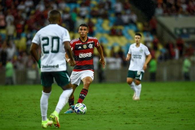 Flamengo Vence O Goi S Por A E Deixa A Zona De Rebaixamento Do