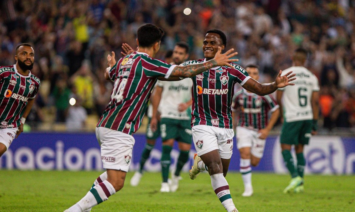 Fluminense vence Palmeiras e assume a 3ª posição no Brasileirão Portal AZ