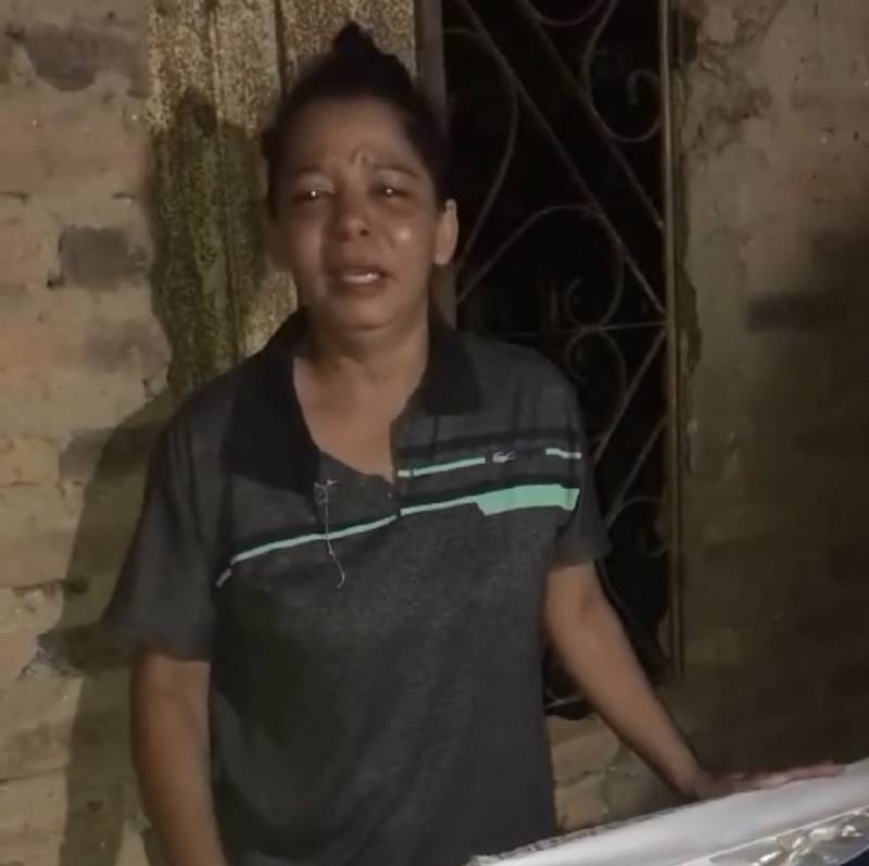 Mãe de adolescente morto a facadas pelo amigo aparece em vídeo e faz