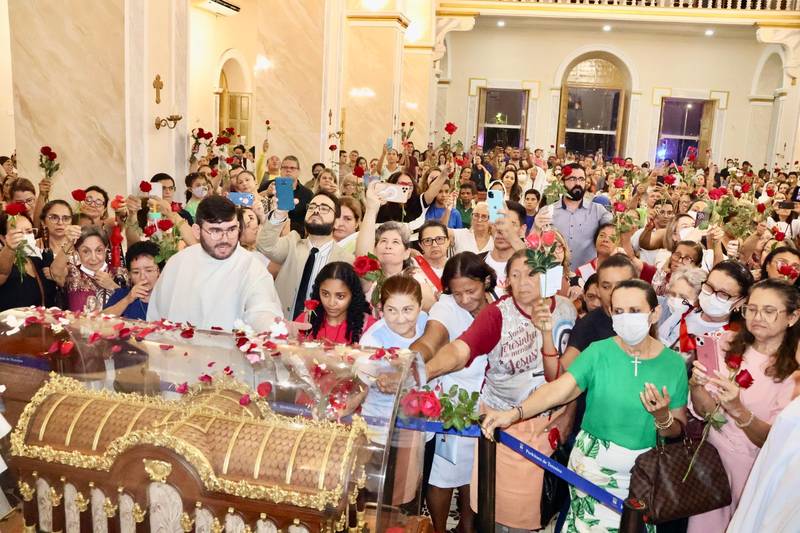 Fi Is Visitam Rel Quias De Santa Teresinha Do Menino Jesus Em Teresina