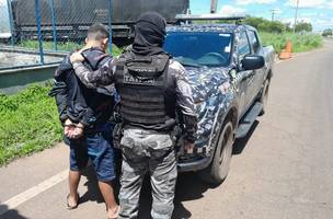 Adolescente suspeito de participação em três homicídios é apreendido pela Força Tática em Piripiri (Foto: Divulgação/PM-PI)