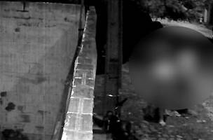 Câmera de segurança registra momento em que homem é assassinado na zona Leste de Teresina (Foto: Reprodução)