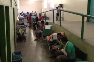 Pacientes denunciam superlotação e descaso em hospital do Piauí (Foto: -)