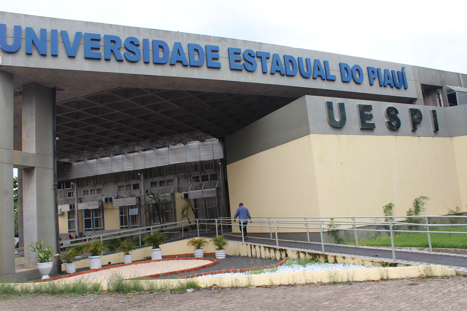 Uespi lança edital com mais de 200 vagas para cursos de 