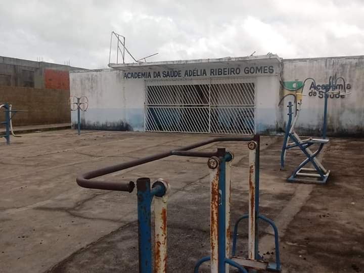 Academia de Saúde vira depósito de lixo em Sigefredo Pacheco