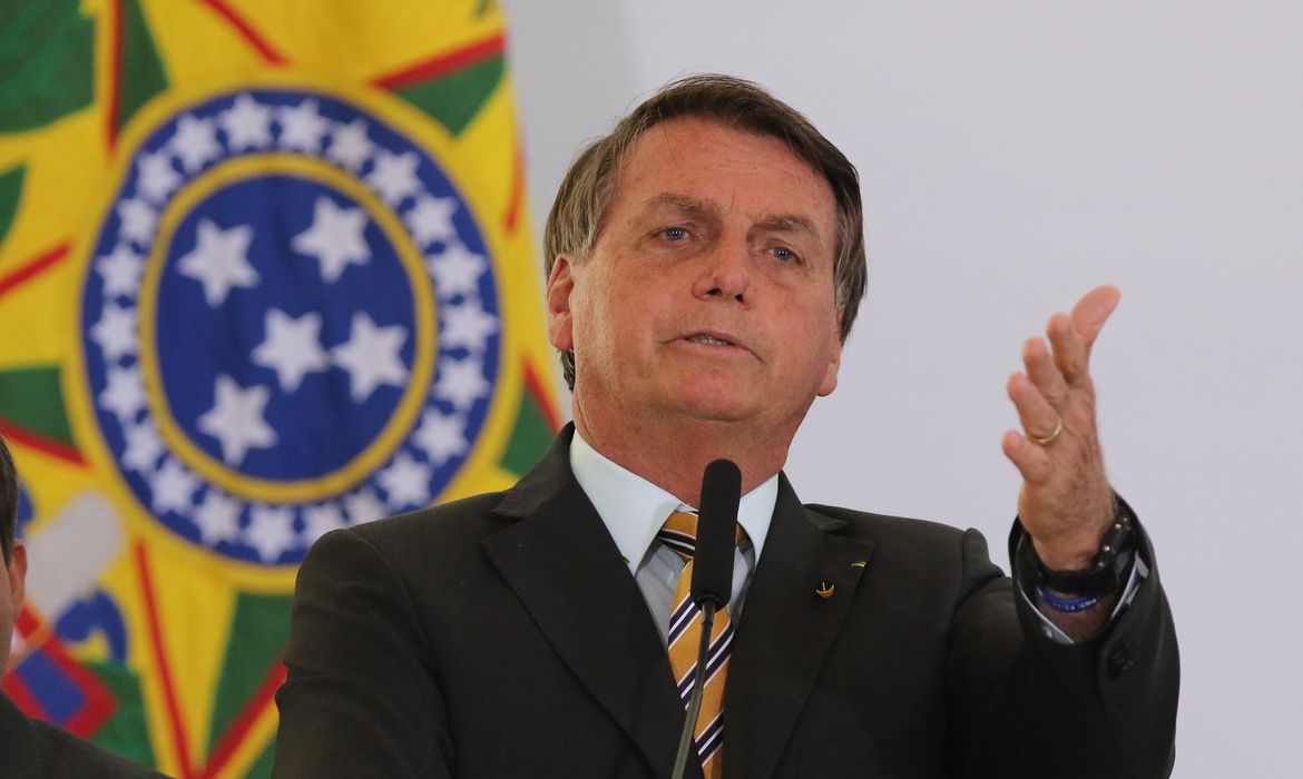 Presidente Bolsonaro ataca governadores e diz que "nada não está ruim que não possa piorar"