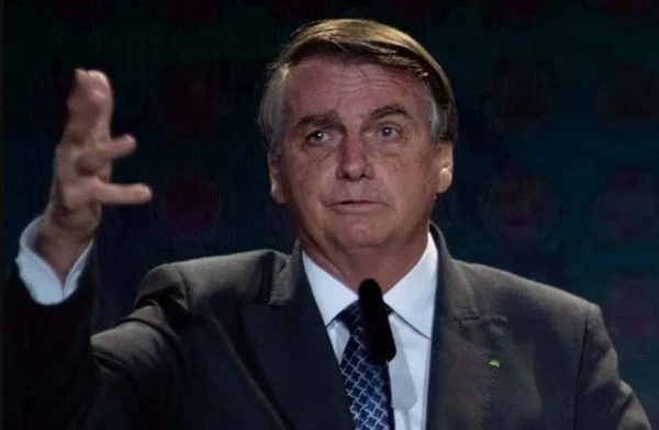 Bolsonaro diz que vacinação de crianças é “incógnita” e cobra Anvisa