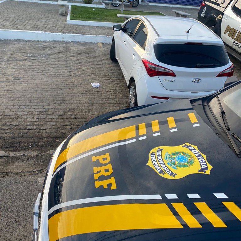 Homem de 43 anos é preso no litoral do Piauí com carro roubado no Ceará