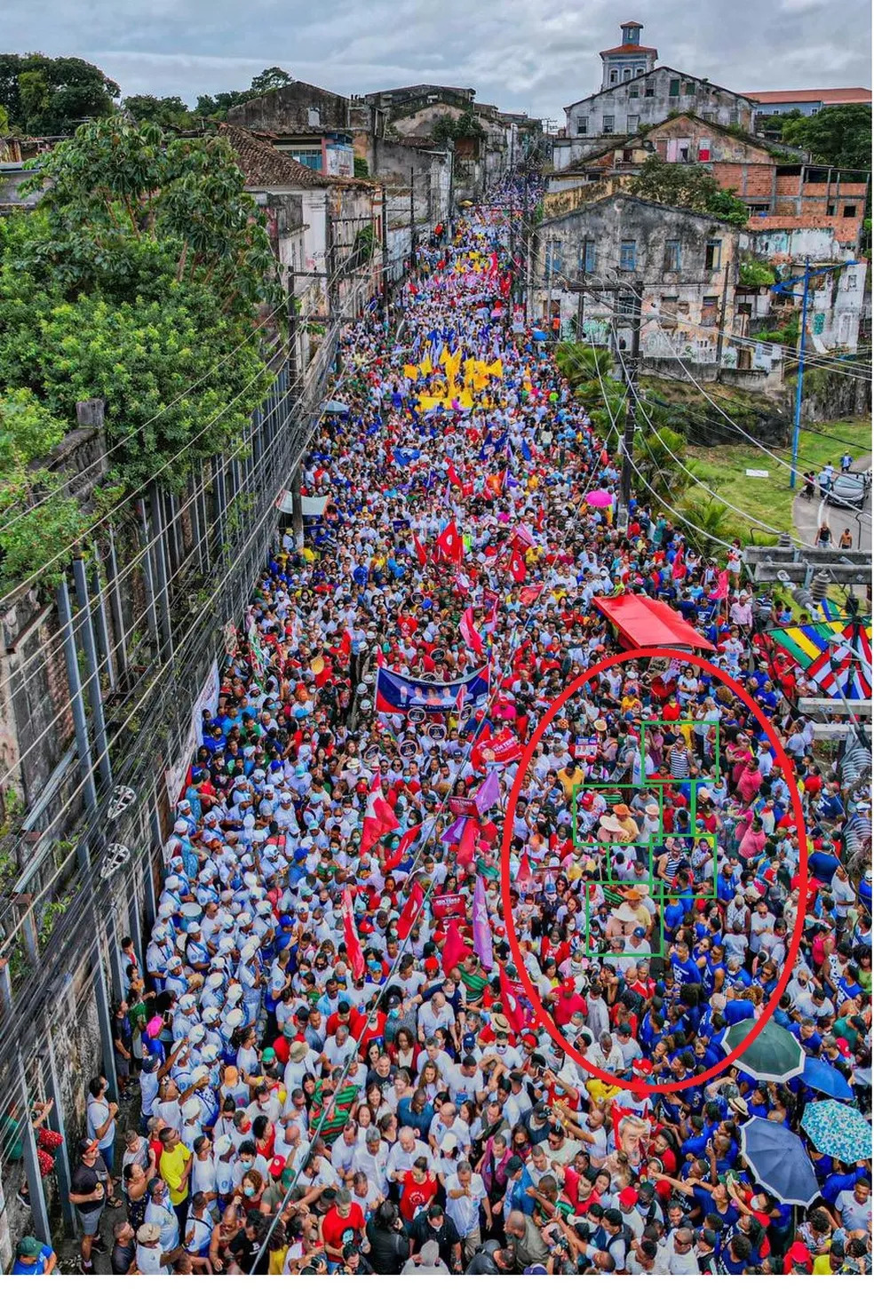 Campanha de Lula publica foto com pessoas duplicadas em evento da Independência na Bahia
