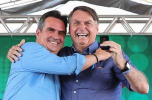 Ciro ao lado de Bolsonaro (Foto: Isac Nóbrega/PR)