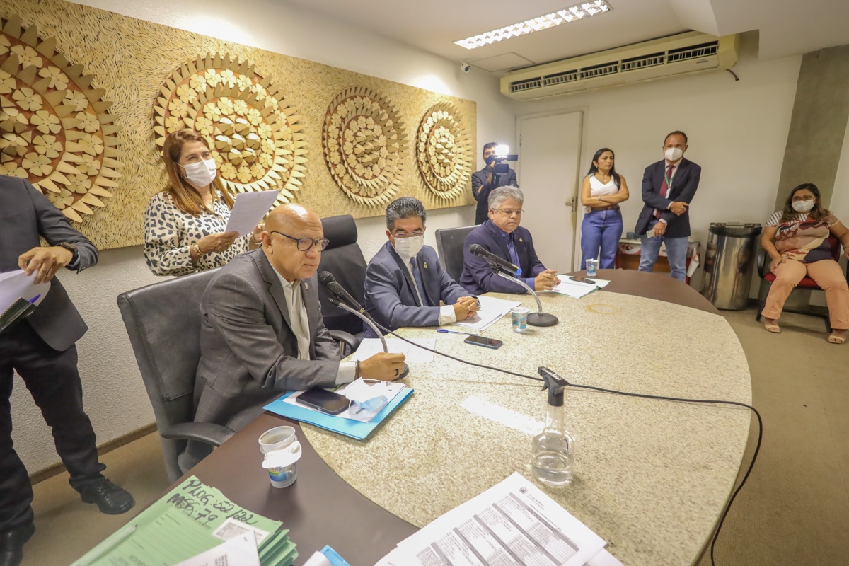Deputados Franzé Silva, Francisco Limma e Gustavo Neiva