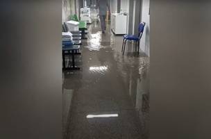 Hospital do Dirceu alaga durante chuva intensa em Teresina (Foto: Reprodução)