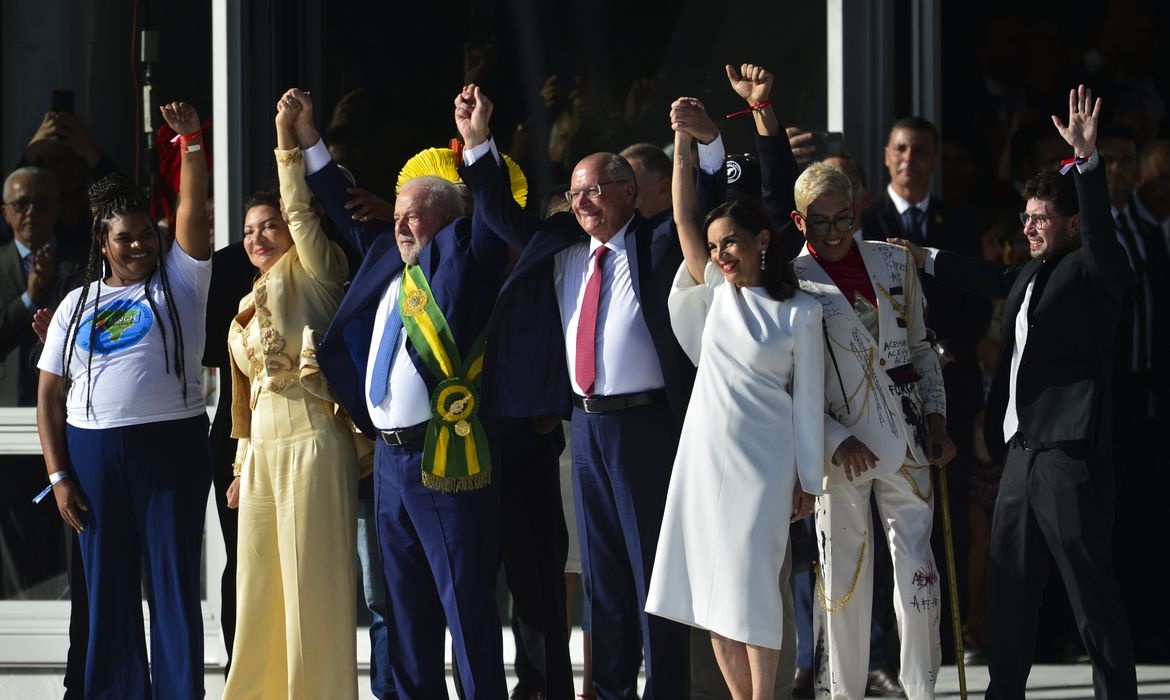Lula recebe a faixa presidencial