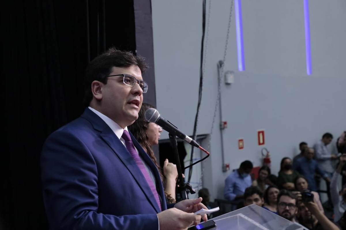 Rafael Fonteles finge que não sabia que empresa Agrícola Famosa fecharia