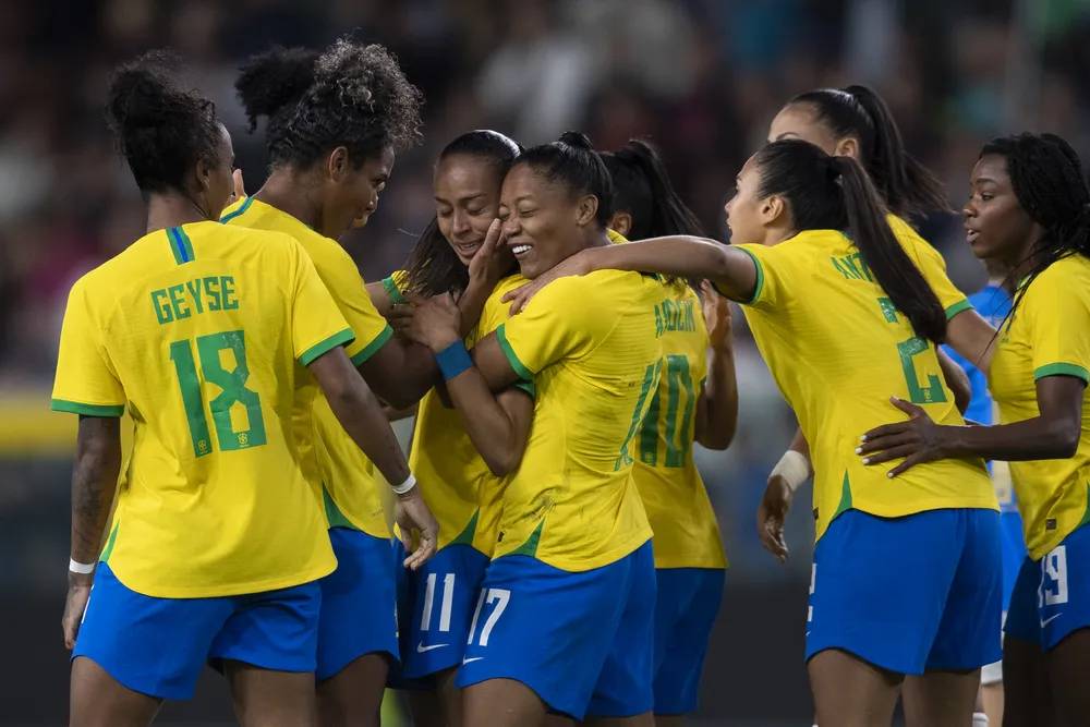 Seleção brasileira feminina convoca 20 jogadoras para amistoso