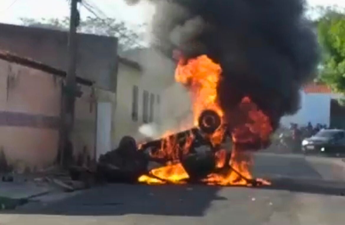 Carro em chamas