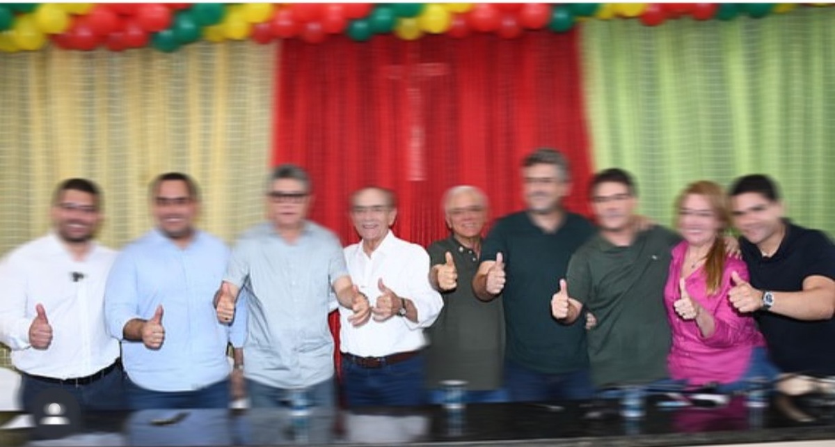 Da série “tão gentis quanto insinceros” os políticos inauguraram na gestão de Rafael o polegar para cima e os largos sorrisos. Que tanto faz como tanto fez, querem resolver os seus problemas.