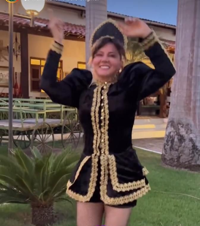 Xuxa Sertaneja: a prefeita Ivanaria acontecendo na festa da criança onde faltou o essencial: o presente para as crianças.