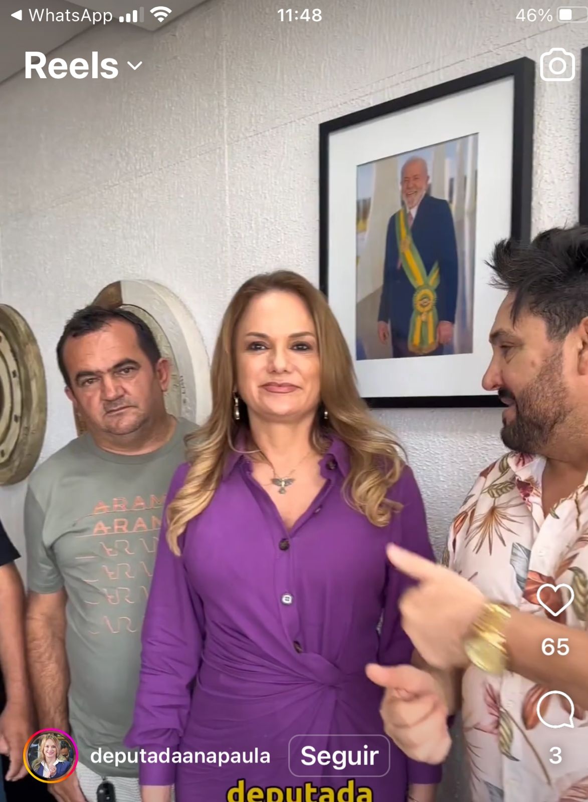 Deputada Ana Paula e o colorido Mariozan fazendo propaganda dos carros pipa para  Monsenhor Hipólito. Um favor dela para o povo
