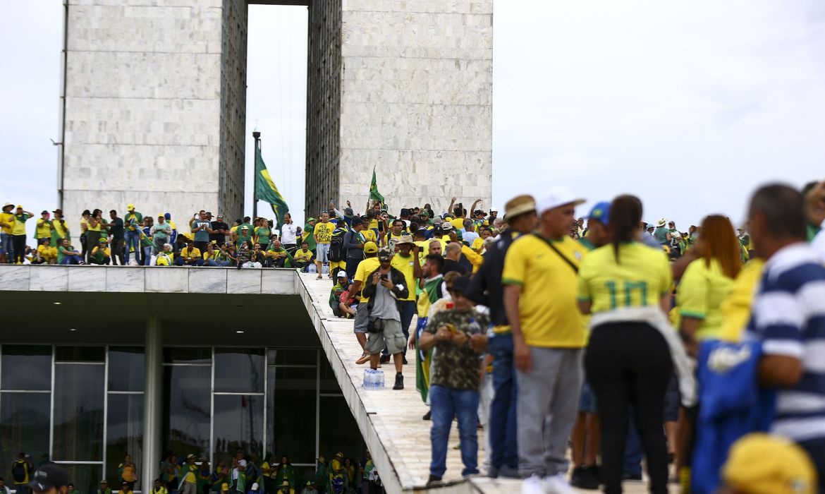 AGU pede que bloqueio de bens de golpistas suba para R$ 20,7 milhões