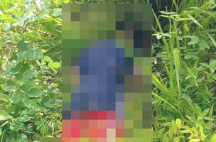 O corpo do adolescente foi encontrado por populares em um matagal na região do bairro Santa Maria do Codipe (Foto: Reprodução)