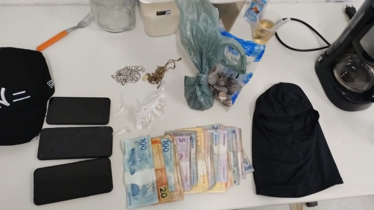 Itens apreendidos durante a ação da Polícia Civil