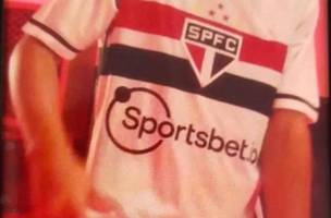 Suposta nova camisa do São Paulo, vazada na internet. (Foto: Reprodução)