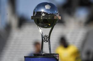 Troféu da Copa Sul-Americana (Foto: Staff Images/ CONMEBOL)