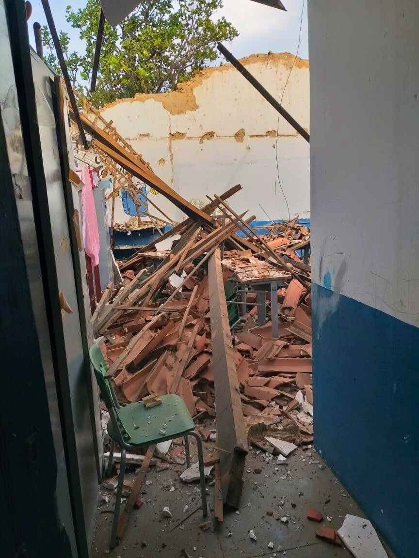 A sala de aula atingida ficou totalmente destruída