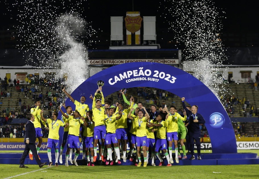 Brasil x Argentina pelo hexagonal final do Sul-Americano Sub-17 no Estádio Olímpico Atahualpa