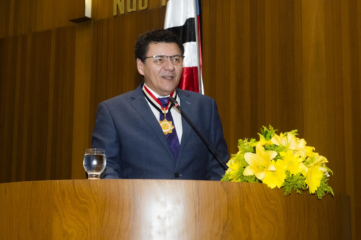 Juiz federal Roberto Veloso em recebimento da Medalha Manuel Beckman