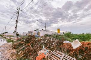 Moradores denunciam descaso da gestão pública com bairros na Zona Sul (Foto: Portal AZ)