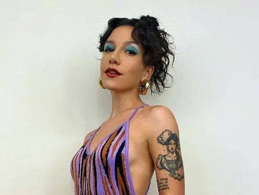 Priscilla Alcântara Mostra Tatuagem Em Homenagem Para Vitor Kley