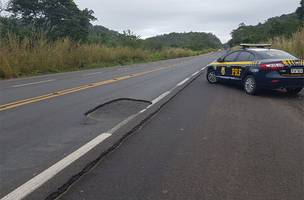 A Polícia Rodoviária Federal atendeu a ocorrência (Foto: Reprodução)