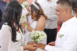 Casamento comunitário realizado pela prefeitura em parceria com o Tribunal de Justiça (Foto: Ascom/Semcaspi)