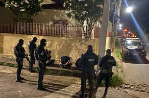 Quadrilha tenta roubar agência bancária em Altos (Foto: Polícia Militar e Polícia Federal)