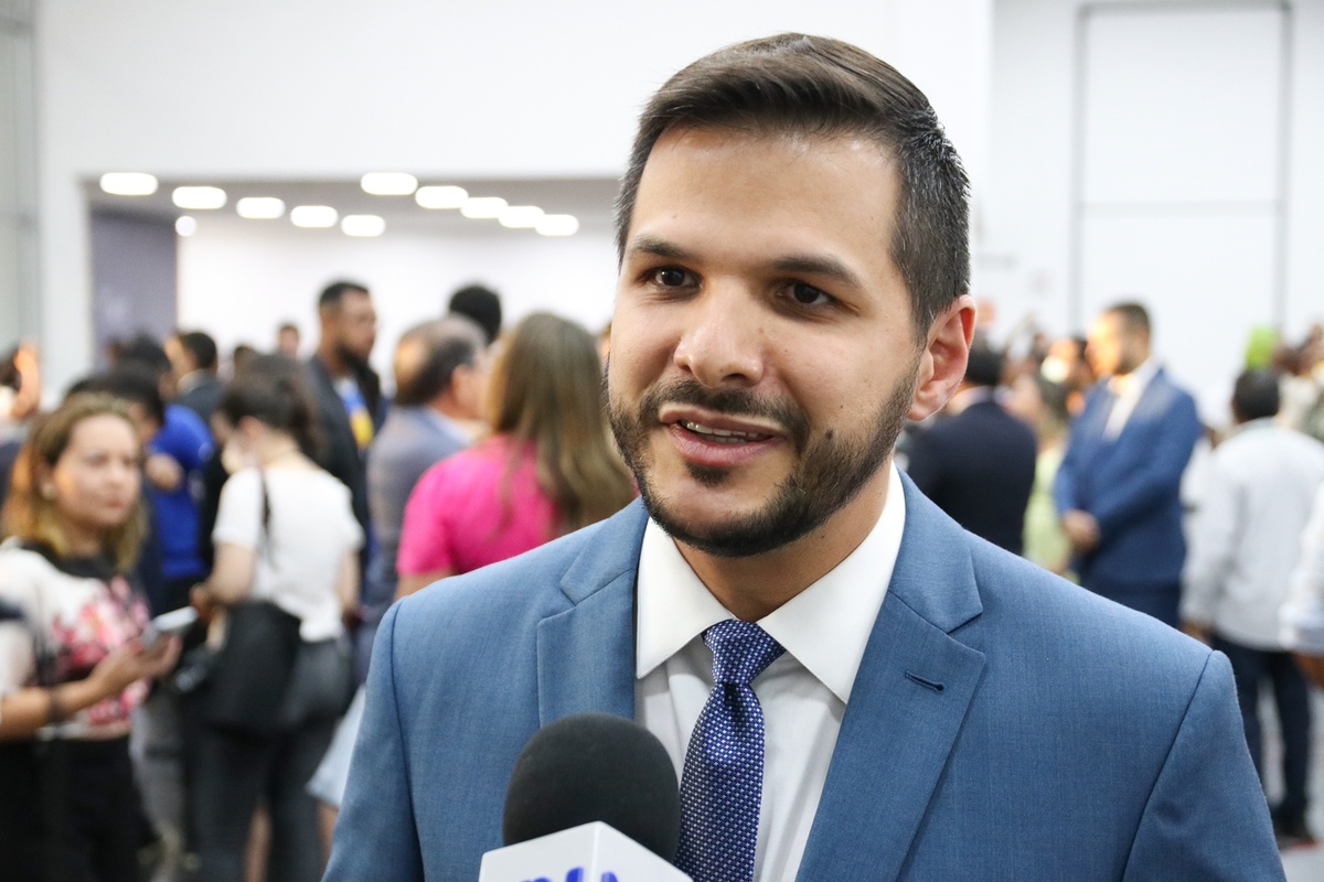 Secretário Washington Bandeira - sabe tudo sobre o Porto, da área da Infraesreutira. De Educação, só atrapalhadas