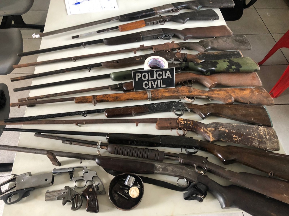 Uma grande quantidade de armamentos foi apreendida no local