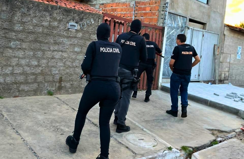 A operação conta com grande aparato e participação de 300 agentes