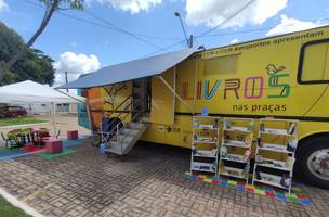 Ônibus-biblioteca do projeto “Livros nas Praças” leva literatura para Teresina (Foto: Divulgação)