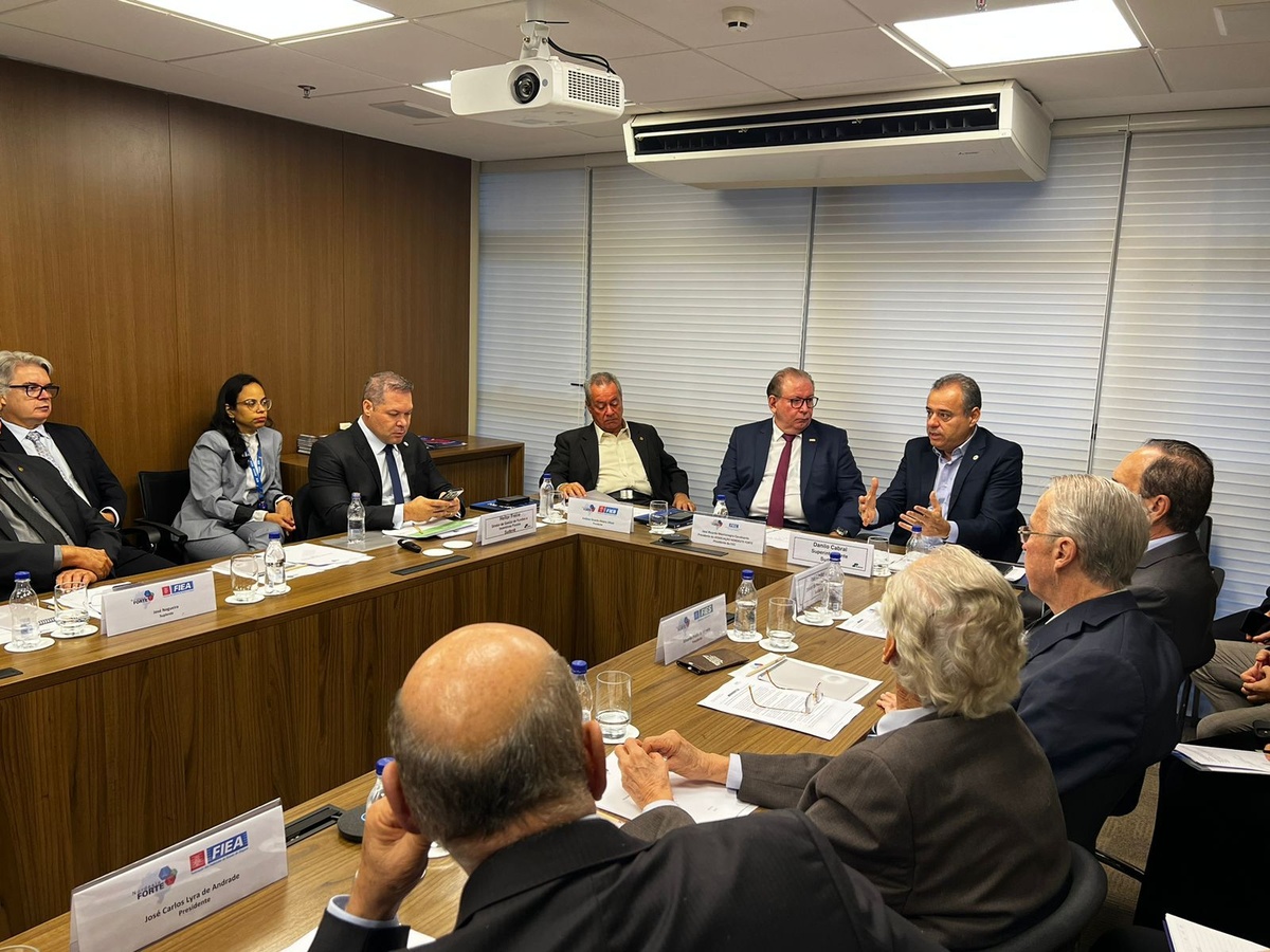Danilo Cabral na reunião na CNI