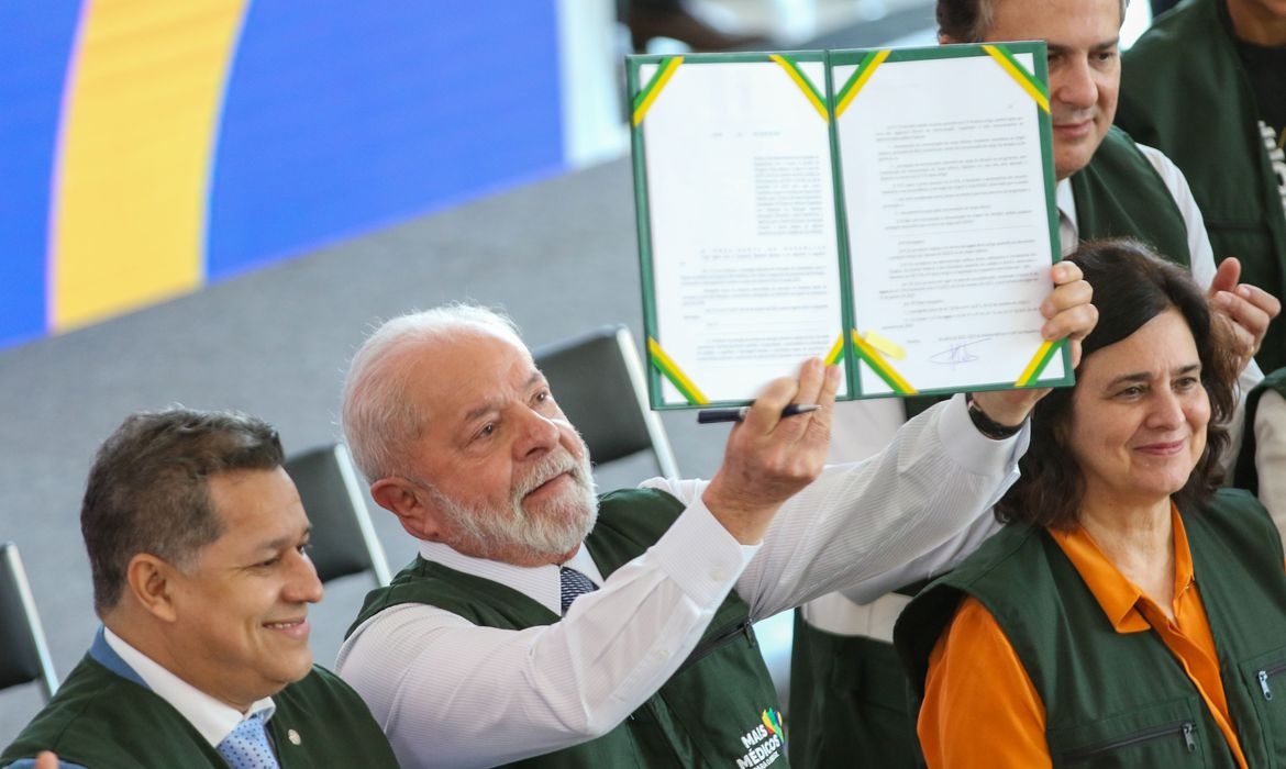 Expectativa é incluir mais 15 mil profissionais na atenção básica
