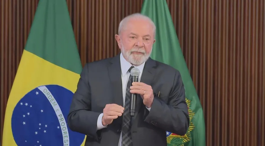Lula anuncia a retomada de mais de 14 mil obras no país