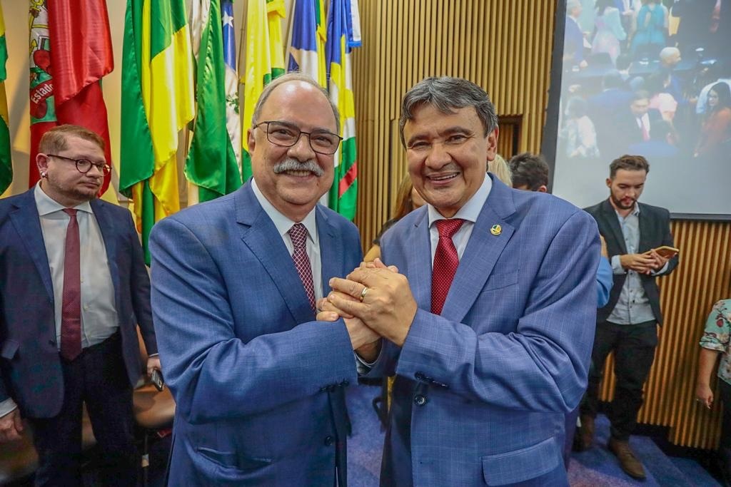 Pega o Guanabara e vem…é assim que se encontram Wellington Dias e Osmar Jr, em Brasília, diante da iminente exoneração deles no MDS