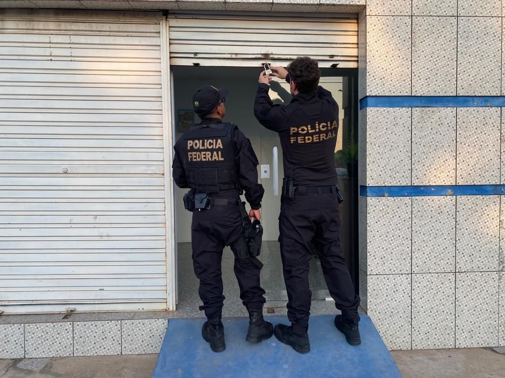 A operação teve como alvo órgãos públicos, residências e a empresa que venceu as licitações.