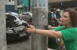 Carla Zambelli foi filmada com arma em punho na capital paulista (Foto: Reprodução/CNN)