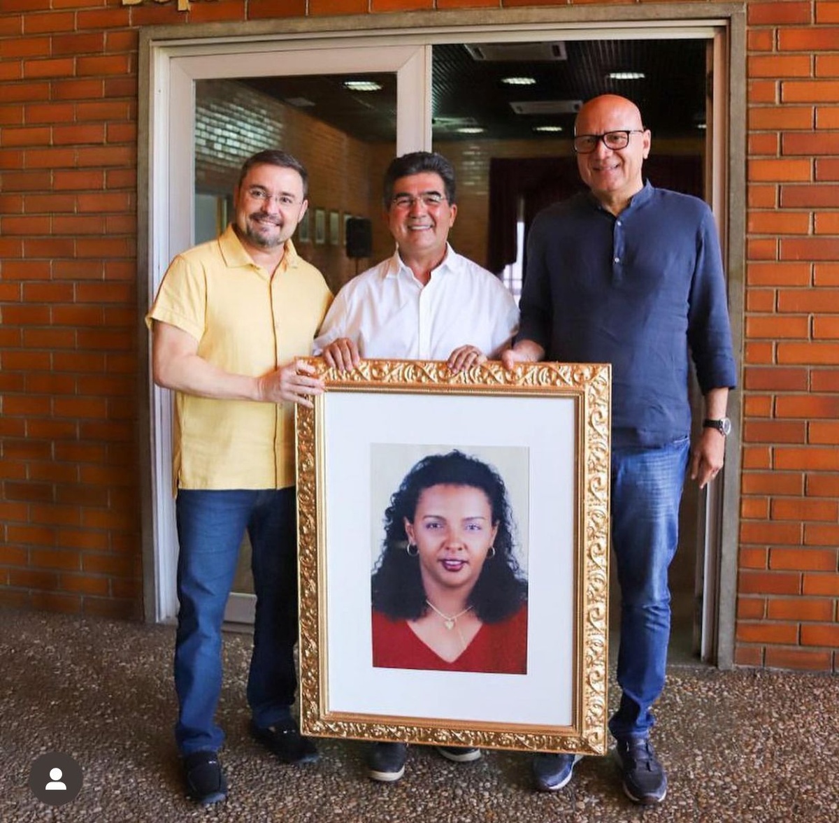 Fábio Novo e Franzé tirando proveito da imagem da finada Francisca Trindade. É ano eleitoral