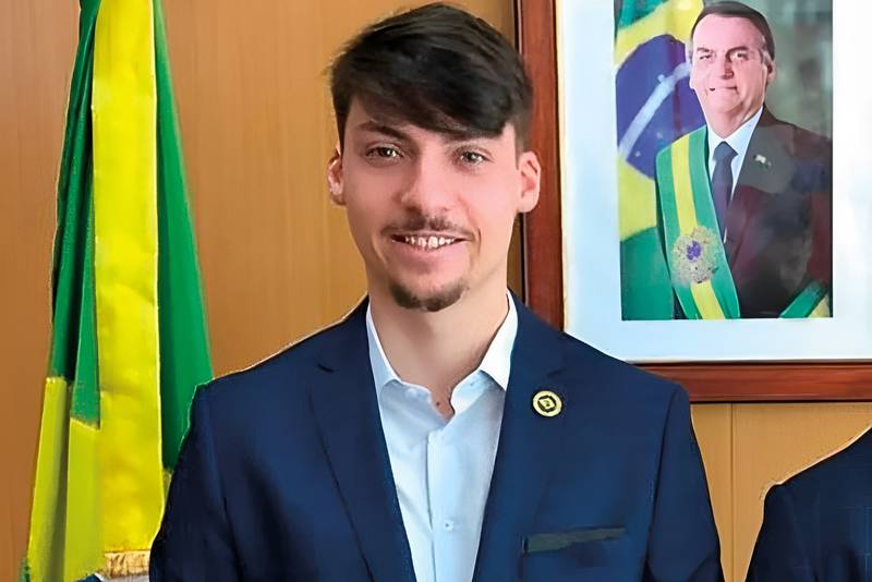 PETRY FAZ A DECLARAÇÃO DE AMOR E RENAN BOLSONARO ESTRAGA TUDO 