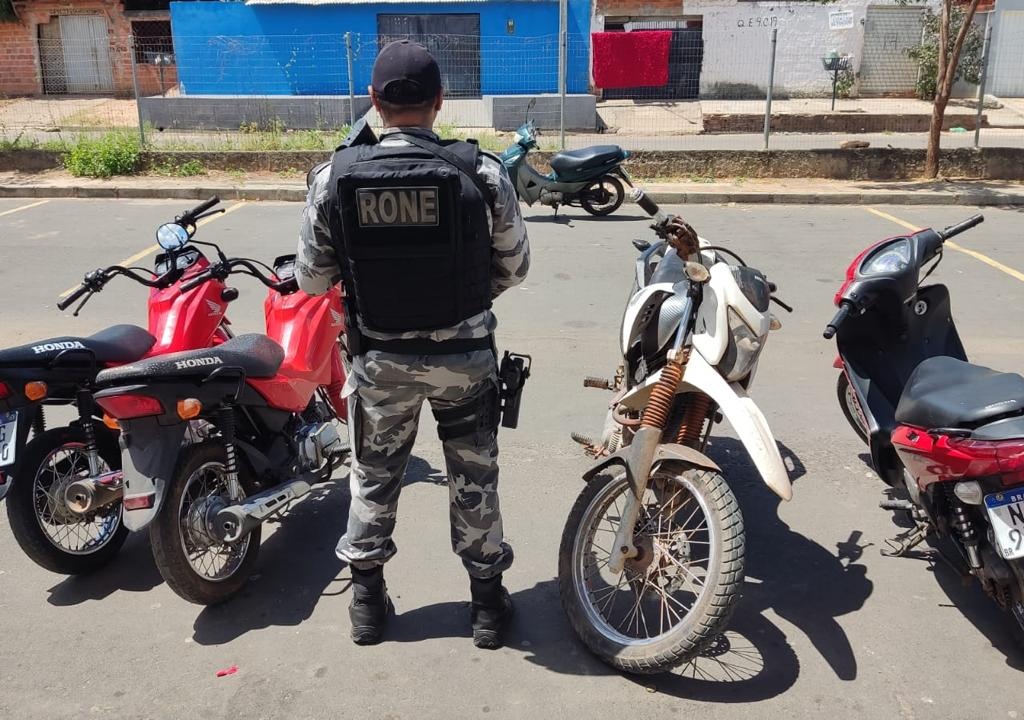 Motocicletas apreendidas durante a diligência