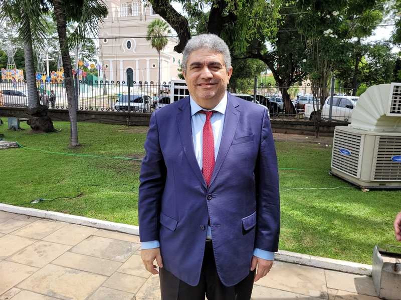 O secretário Antônio Luís contra argumenta o relatório do MP de contas, mas não convence. O procurador sugere a ele multa de 5.000 UFIR